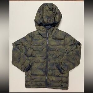 GAP kids boys Green camo Hooded Puffer Jacket lightweight cold control S 6-7